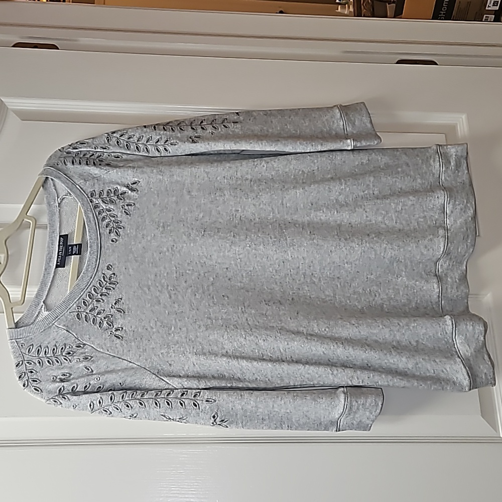 A Pea in the Pod Dressy Grey Sweatshirt Size L